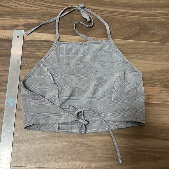 Black & white halter top - Picture 3 of 3